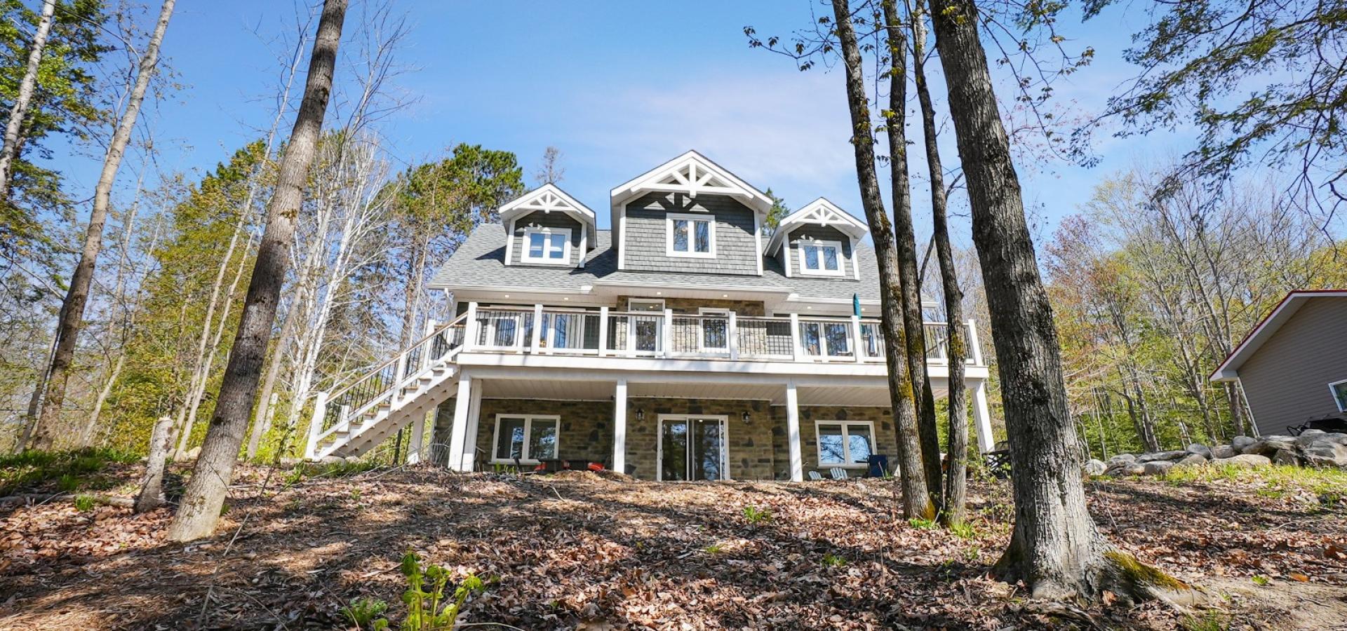 1136 Wonderland Road on Kashagawigamog Lake, Haliburton