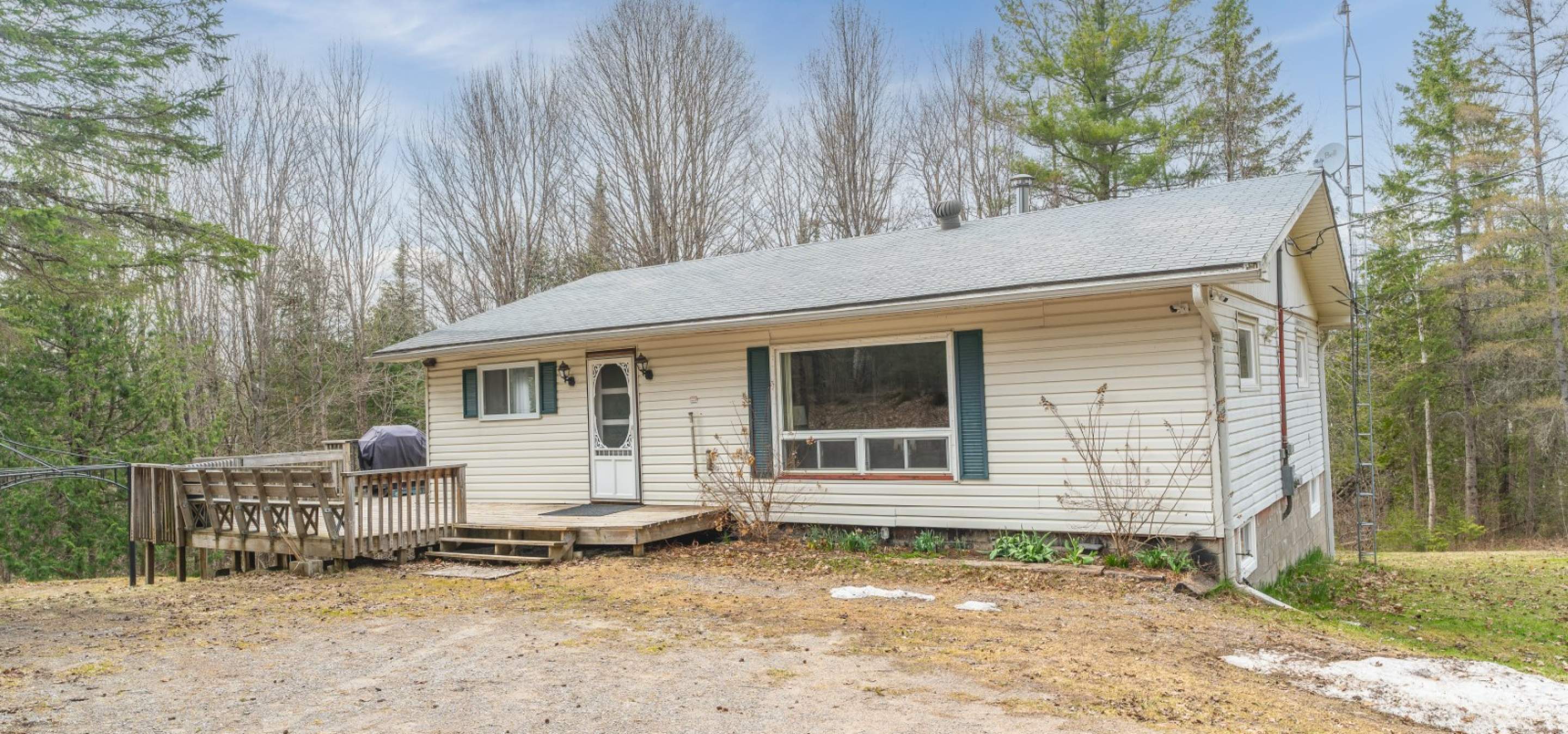 1049 Madill Road, Gooderham