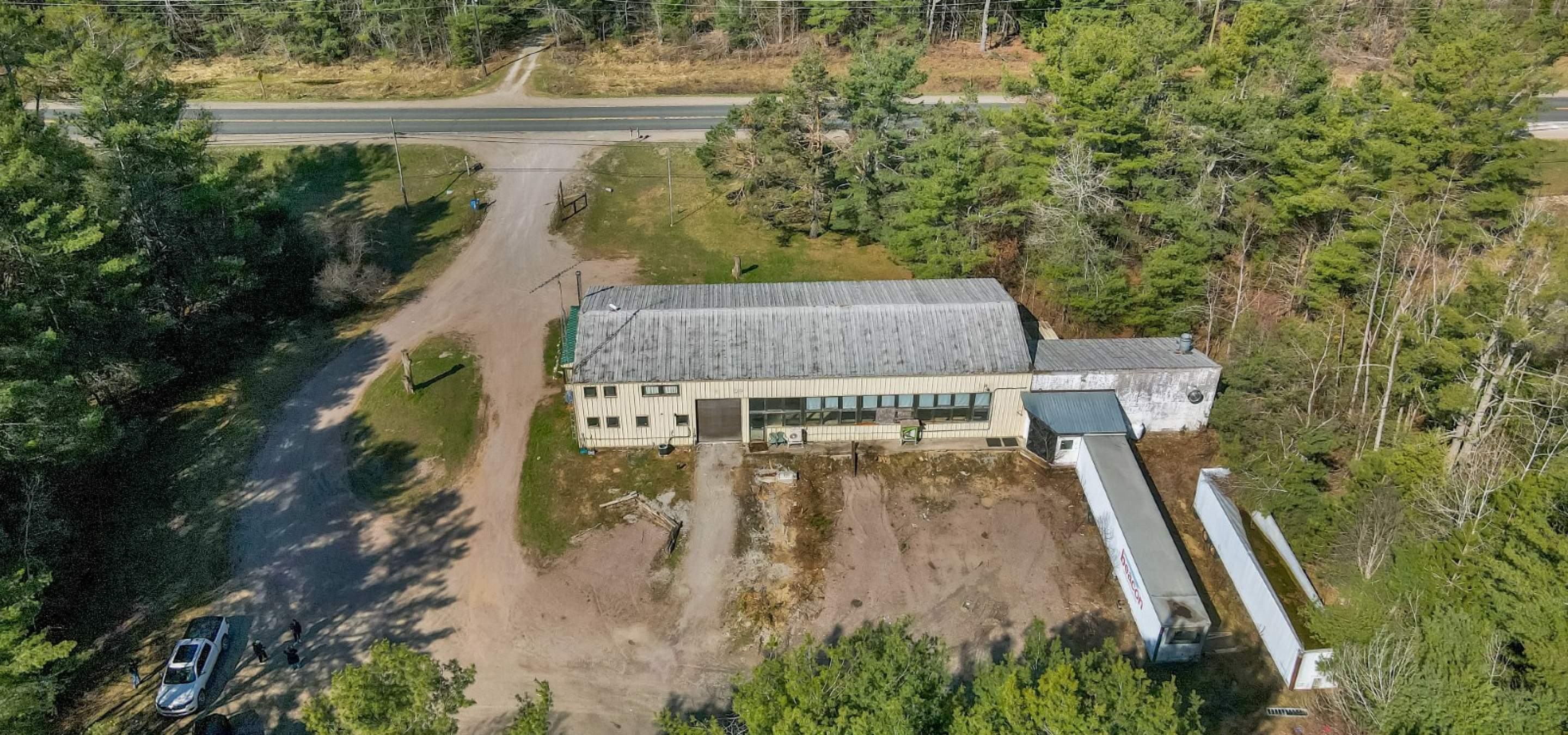 Aerial view of a commerical building 